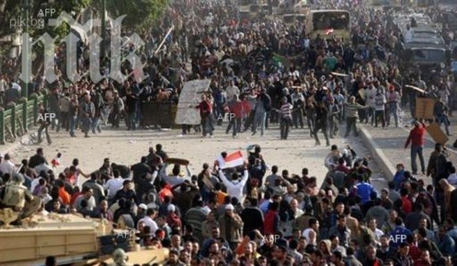 В Кайро полицията и армията се опитват да потушат протестите на ислямистите