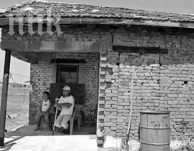 Баща и дъщеря живеят в къща убиец