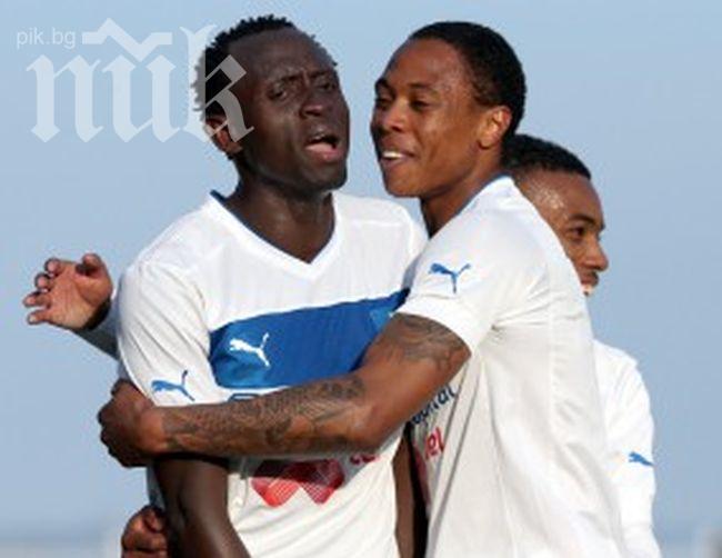 Левски с нов опит да продаде двама в Китай

