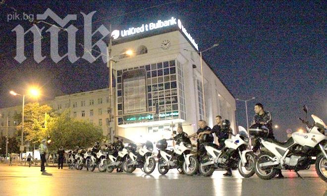 Пострада още един полицай - припадна на протеста