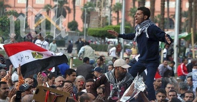 Близо 100 жени изнасилени по време на протестите в Кайро