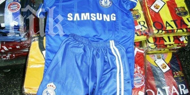 Митничари хванаха стотици футболни екипи менте