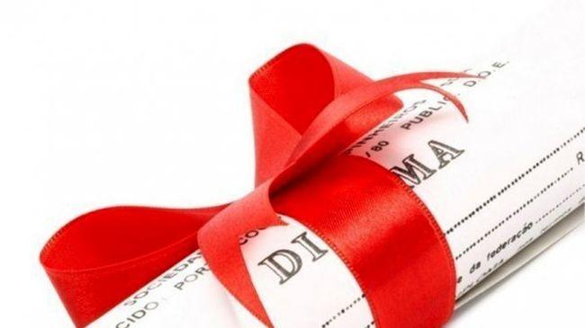 Грешка в дипломите спъва кандидатстването на 240 зрелостници