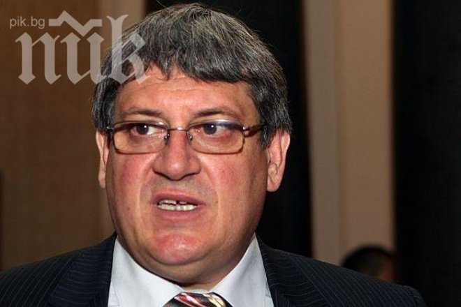 Парламентът: В Здравната каса цари хаос