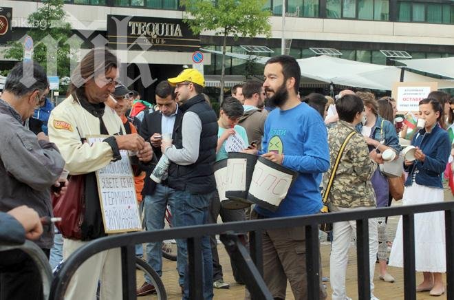 1500 души блокираха движението пред Народното събрание