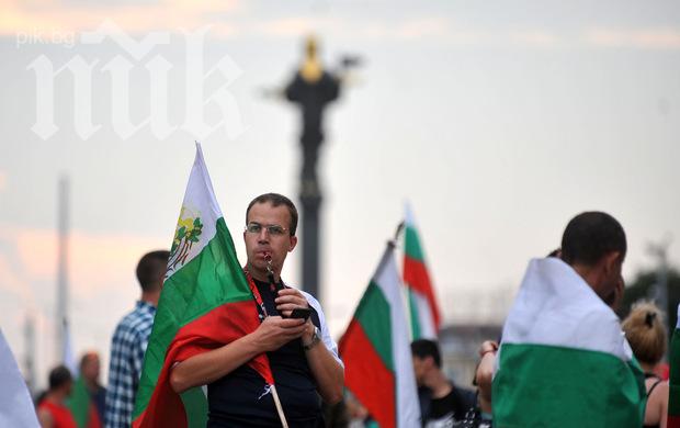 Започва 21-и протест ДАНСwithme, вече 1000 души са пред МС