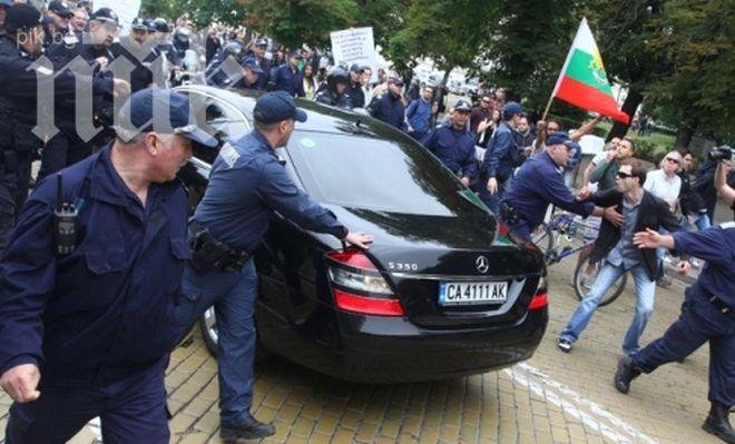 Млад полицай издъхна от инфаркт след снощния протест в София