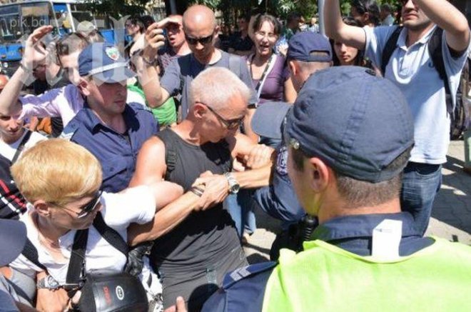 Дими от Биг брадър участва в жива верига на протестите