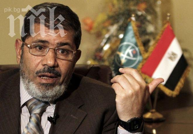 Египетският президент зове от нета хората да не се подчиняват на преврата