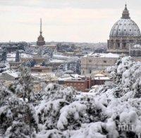 Майски сняг стресна Италия, дъждове наводниха Ботуша 