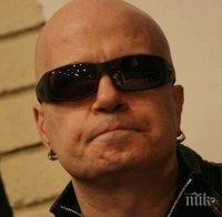 Слави се бърка 150 000 долара за китара на 