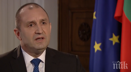 президентът румен радев положи венец паметника незнайния воин