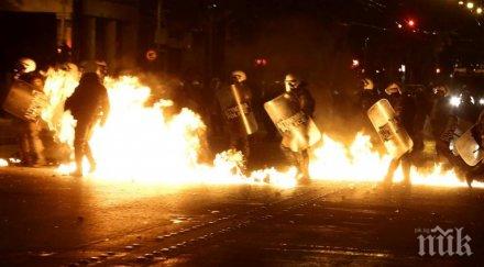 анархисти вилняха атина видео