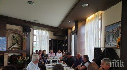 кандидатът евродепутат герб младен шишков калояново изберем правилните хора продължим започнатото