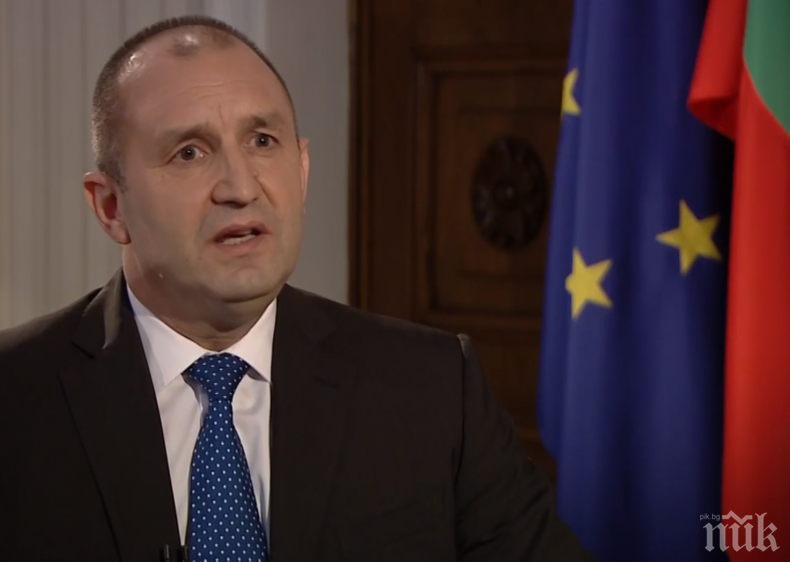 Президентът Румен Радев положи венец пред Паметника на Незнайния воин