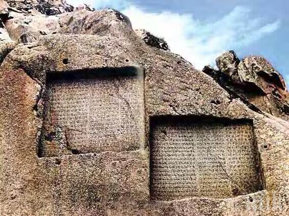 Фрeнско село дава 2000 евро за разгадаване на надпис