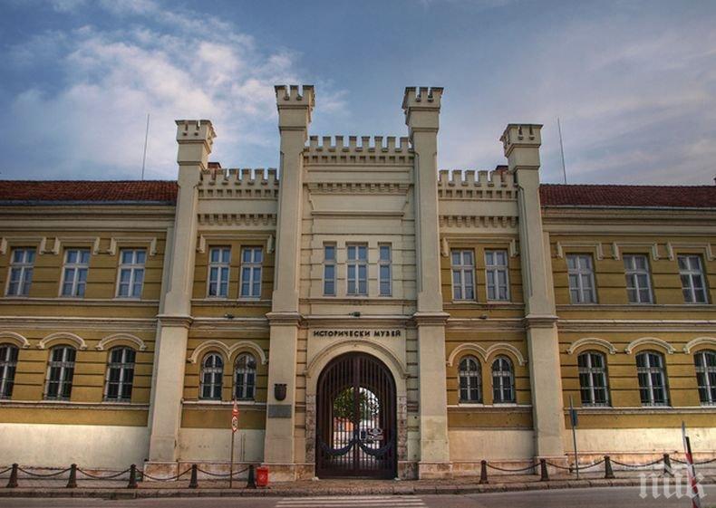 В Плевен излагат уникално съкровище от 8 500 сребърни монети