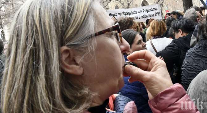 Протестиращи медици блокираха ключов булевард в София