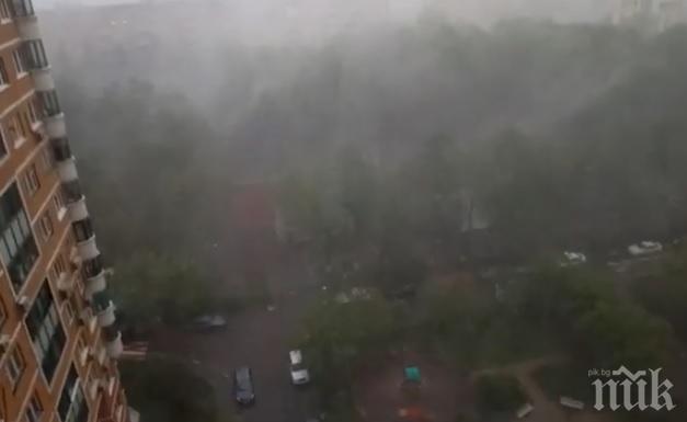 12 пострадаха след силната буря в Москва (ВИДЕО)