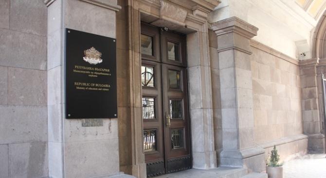 МОН дава отличия на училищни директори