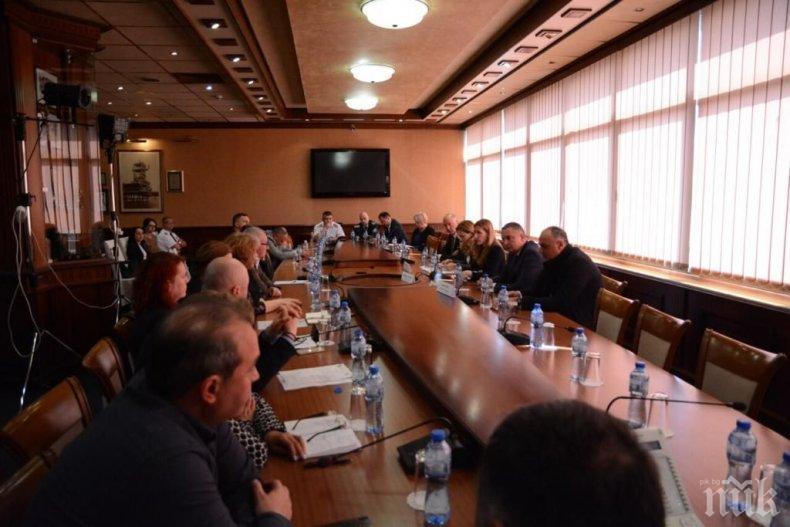 Министър Ангелкова след среща с контролните органи във Варна: Очаква ни предизвикателно лято