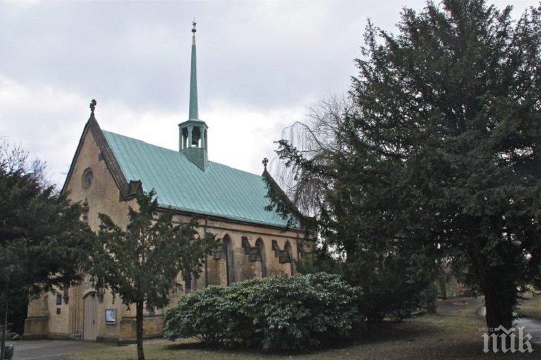 Осветиха новия български храм Св. Св. Кирил и Методии в Хамбург