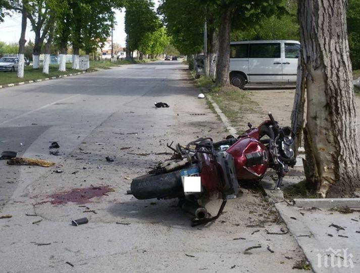Зверска катастрофа в Бяла Слатина, моторист загина след удар в дърво