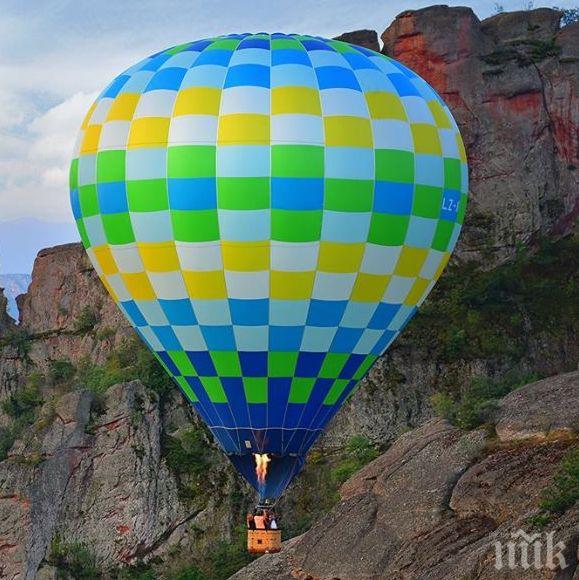 Ето кой е собственик на балона, заклещен между скали в Родопите (ВИДЕО)