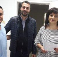 Дариткова и кандидатът за евродепутат Марин Захариев участваха в кръводарителска акция