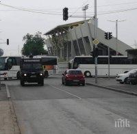 МОЩНА ПОДКРЕПА: 25 автобуса с фенове на Ботев Пловдив тръгнаха към София