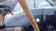 Шофьор заспа посред бял ден и се заби в бетонен стълб