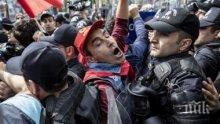 БЕЗРЕДИЦИ В АЛБАНИЯ: Раниха полицай на митинг на опозицията в Тирана