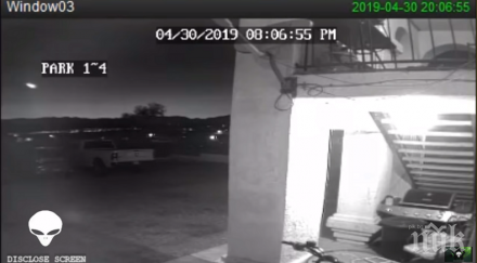 хванаха кадър летяща чиния булхед сити хората боят извънземна база паралелен свят видео