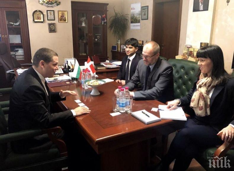 Илиан Тодоров е поканен от Н.Пр. Сьорен Якобсен на отбелязване на Деня на Конституцията на Кралство Дания