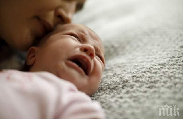 Инспектори спасиха бебе от изоставяне