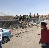 В ЕГИПЕТ: Експлозия до автобус при пирамидите, 14 души са пострадали (СНИМКИ)