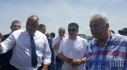 ексклузивно пик зума прегърна борисов снимки