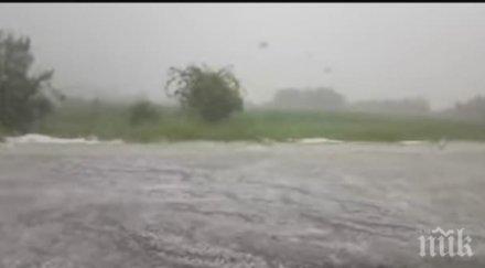 шокиращо видео градушка помля монтанско село хората плачат деца снимки