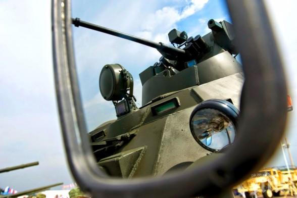 Беларус и Китай излагат револвери и ракети