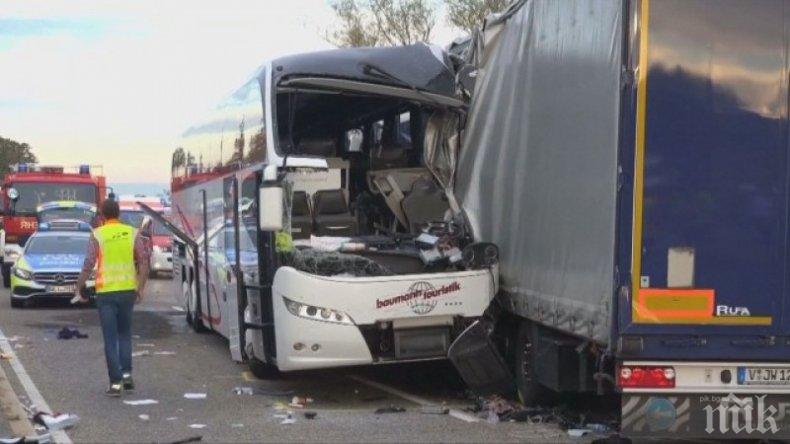 Тежка автобусна катастрофа в Германия, има загинали