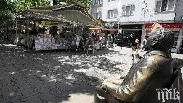 Вдигат оградите от площад „Славейков” 