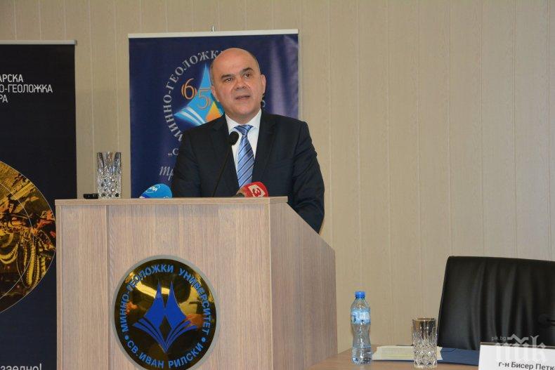 Министър Петков: Напълно неоснователни са притесненията, че държавните органи ще отнемат деца при фалшиви сигнали