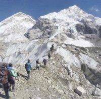 Четирима алпинисти загинаха на Еверест само за седмица