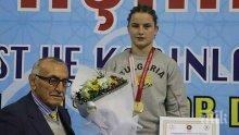 КЪРВАВА ДРАМА: Наша голяма шампионка по борба опита да се самоубие! Биляна Дудова си преряза вените с кухненски нож