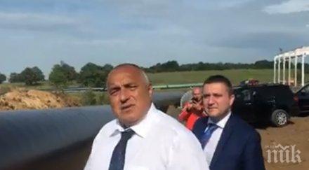 без почивка борисов навъртя 2000 километра дни пускат фалшива новина премиерът кара без колан вижте истината снимки