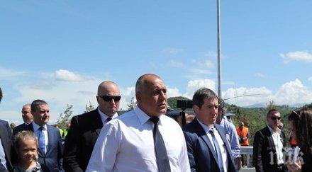 първо пик борисов показа малкия бойко почиват дома снимка