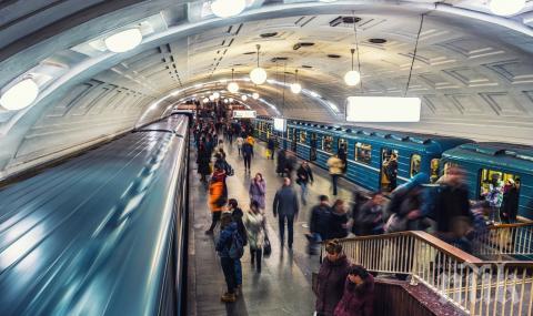 Стотици пътници с часове стоят блокирани в московското метро