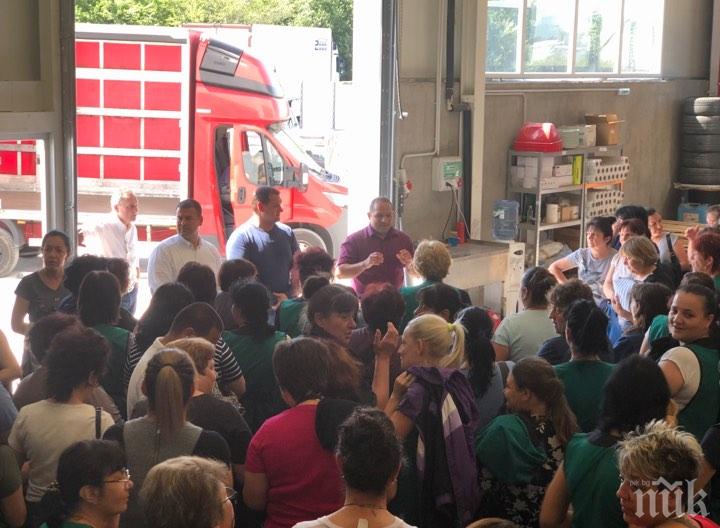 Кандидатът за евродепутат Младен Шишков се срещна с работници във фирма, 
произвеждаща части за автомобилната индустрия (СНИМКИ)