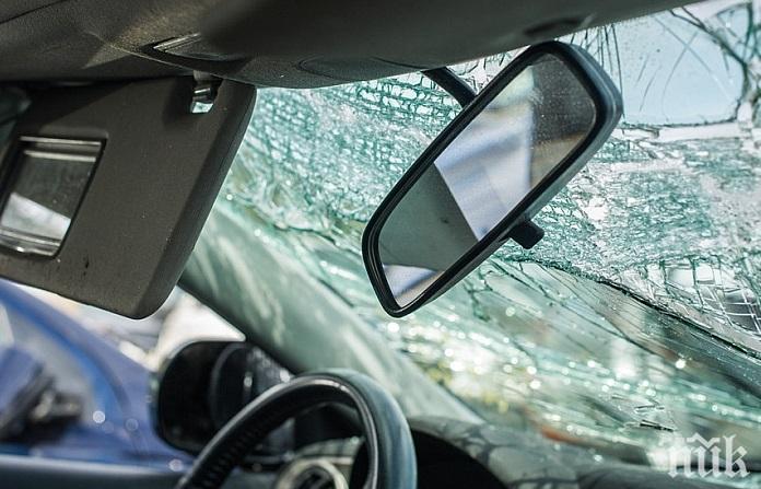 ТАПА: Кола и бус запушиха Тракия - шофьори в капан на магистралата (СНИМКА)