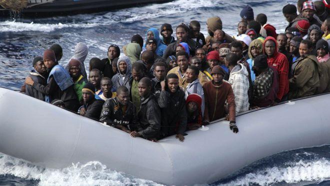 Либийската брегова охрана спаси 290 мигранти 